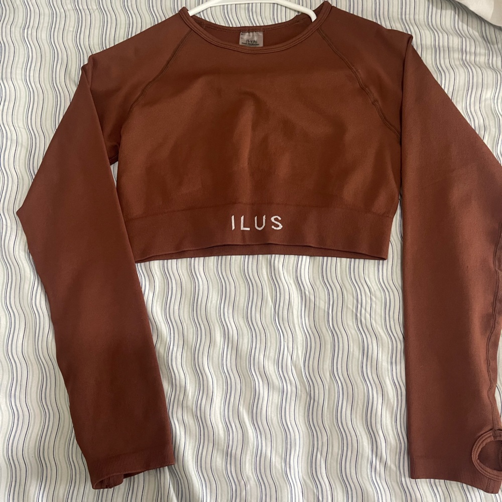 Long sleeve crop